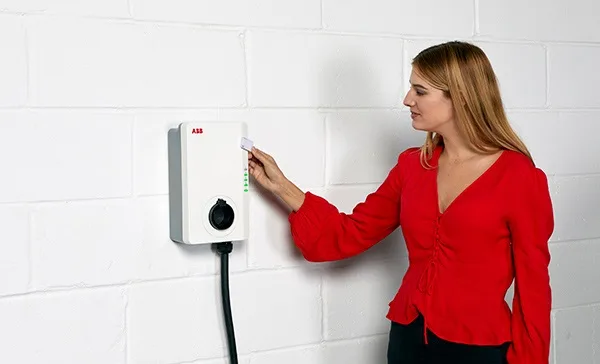 Зарядное устройство Terra AC W7-G5-R-0, вход 100..240VAC, с кабелем Тип2, 7.4kW, RFID, 1xEthernet, IP54