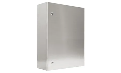 Щит ECOR моноблочный 600x400x200мм (ВxШxГ) из нерж. стали навесной с монт. панелью однодверный, 2 язычковых замка, дно глухое, IP66