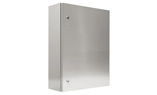 Щит ECOR моноблочный 600x400x200мм (ВxШxГ) из нерж. стали навесной с монт. панелью однодверный, 2 язычковых замка, дно глухое, IP66