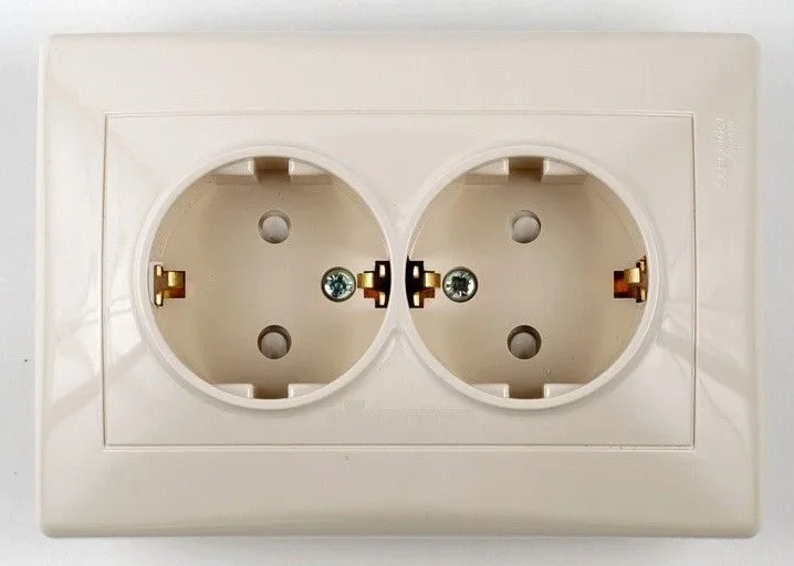 Розетка Schneider Electric Sedna, двойная с з/к шторки, беж