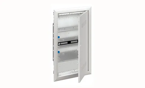 Щиток встраив. UK630MVB мультимед,TS35+2xМП перф, белая мет. дверь, 578x340x88, GWT850, IP30