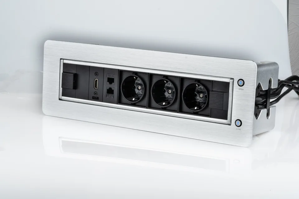 Блок розеточный встраиваемый 2хRJ45 кат. 5e UTP + HDMI + 3x2P+E со шторками, с электроприводом, кабель 1,5м, 3680вт, алюминий