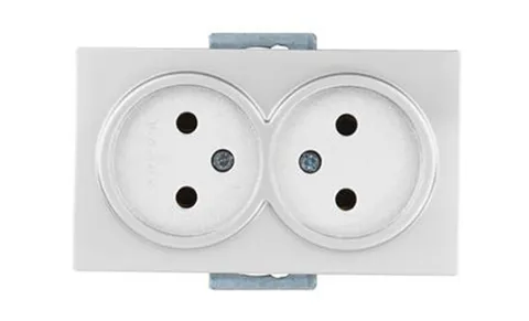 21 - Розетка двойная 2x2P, керамическая, белая