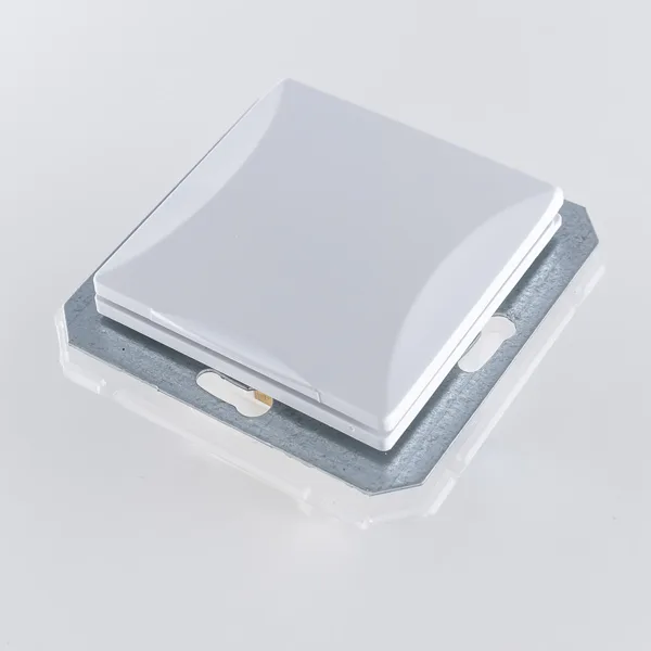 OPAL - Розетка 2P+E IP44 с крышкой, белый