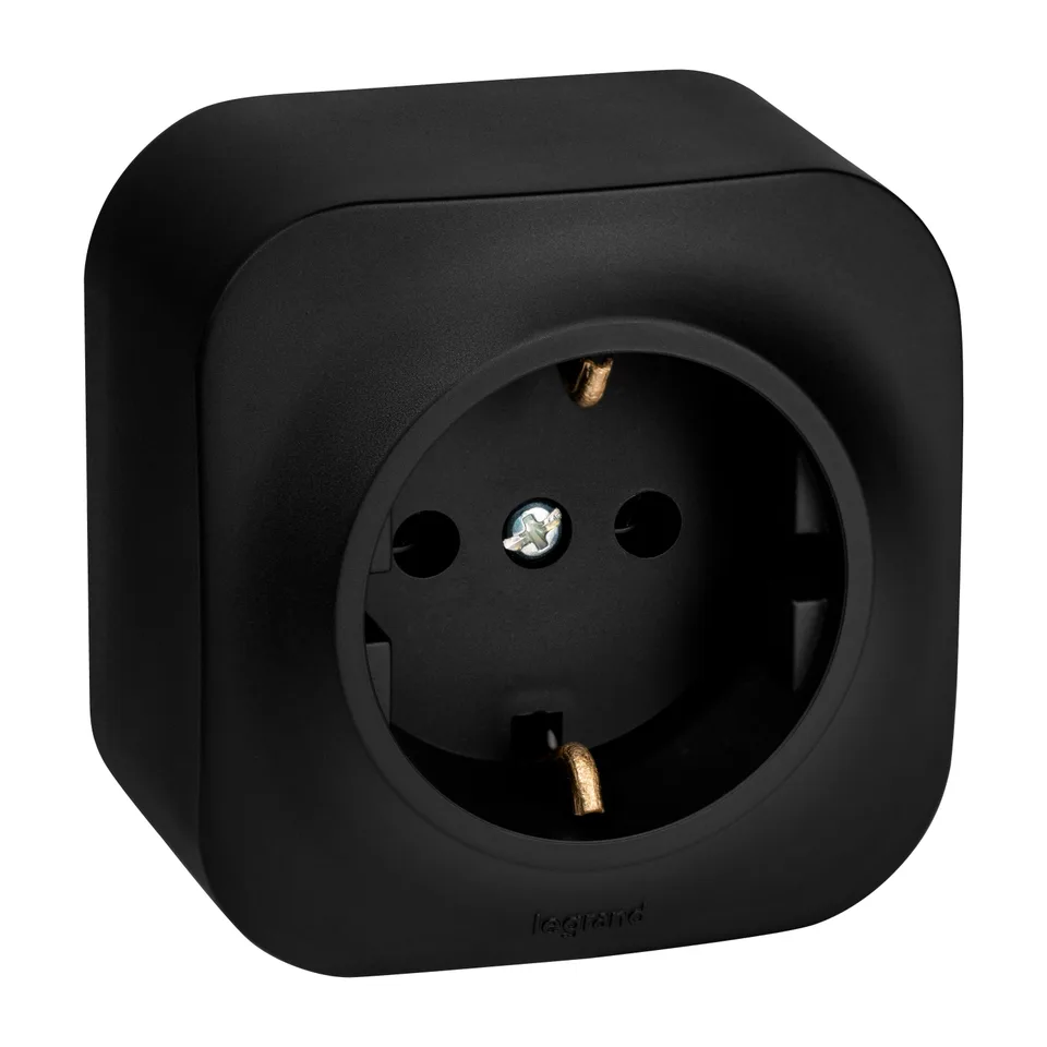 Quteo - Розетка 2P+E,накладной монтаж, винт. зажимы, чёрный матовый