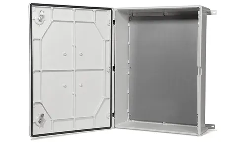 Щит навесной 700x500x140мм (ВxШxГ) из композитного (SMC) материала с монт. панелью, IP65