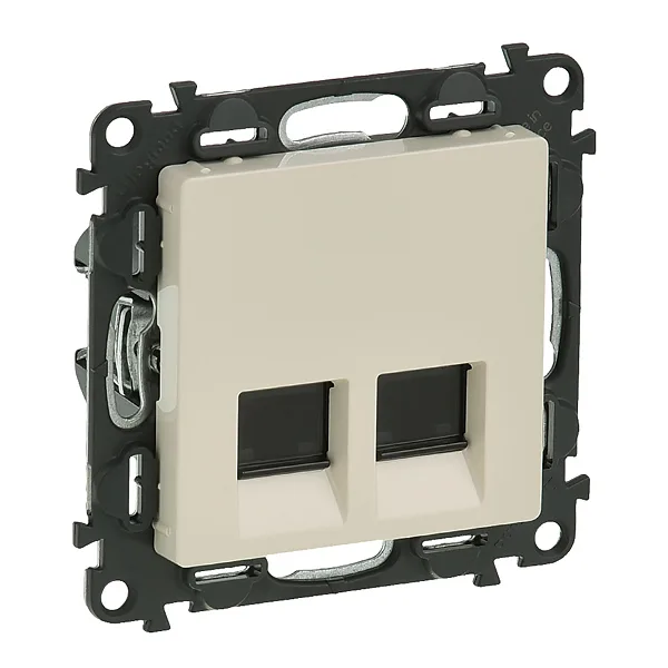 Valena Life - Розетка 2хRJ-45 UTP CAT5E, слоновая кость (инд. упаковка)
