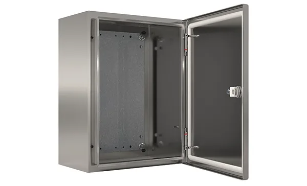 Щит ECOR моноблочный 300x200x150мм (ВxШxГ) из нерж. стали навесной с монт. панелью однодверный, 1 язычковый замок, дно глухое, IP66
