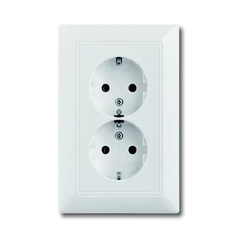 Basic 55 - Розетка 2x2P+E нем. стд.с защитными шторками (сл.кость)