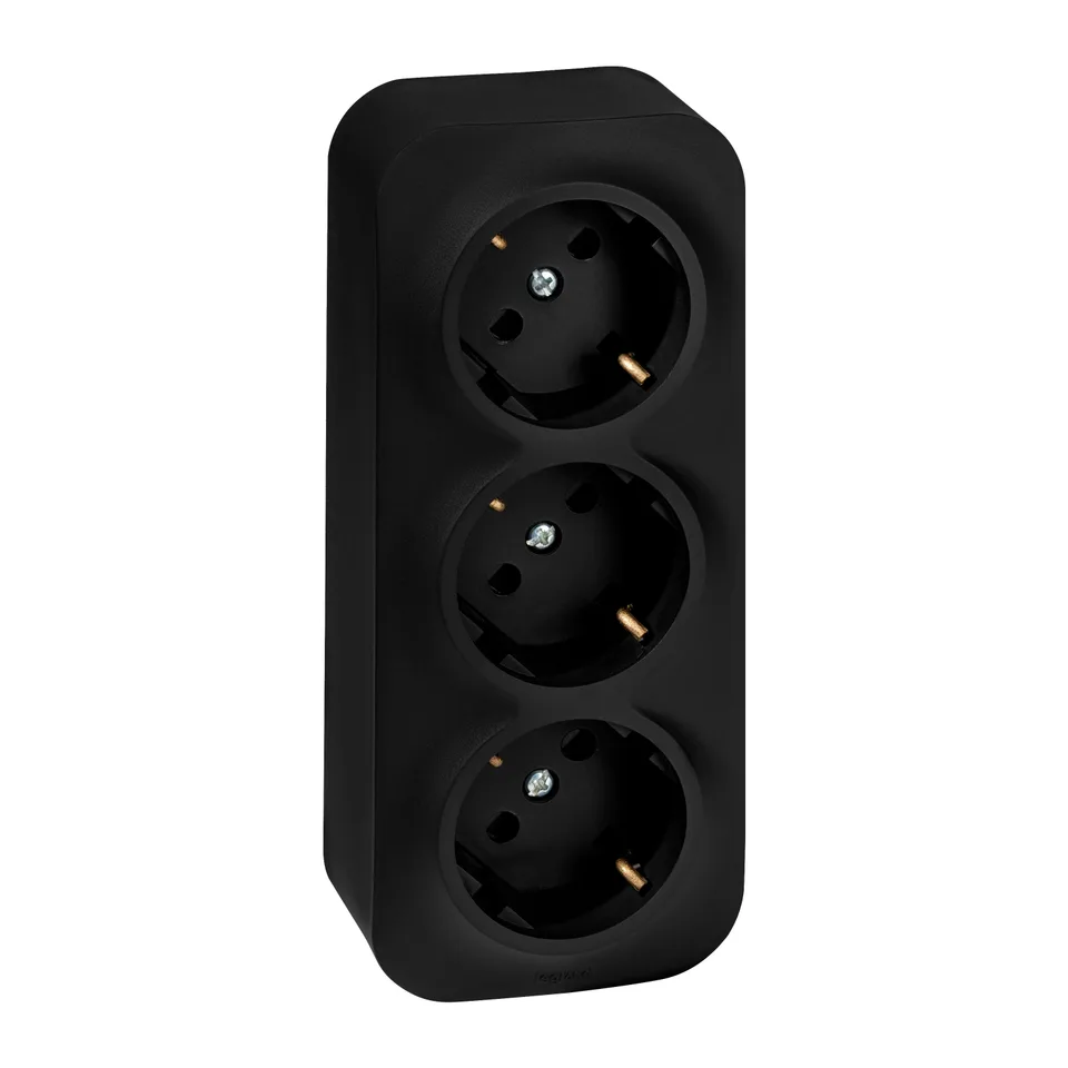 Quteo - Розетка 3x2P+E нем. стд. со шторками, со смещением контактов 45°, черный матовый
