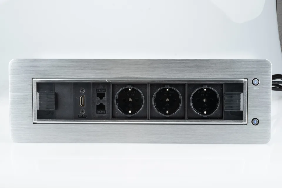 Блок розеточный встраиваемый 2хRJ45 кат. 5e UTP + HDMI + 3x2P+E со шторками, с электроприводом, кабель 1,5м, 3680вт, алюминий